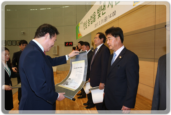 3e2fdfe3f3399aca931784e20d0efbf6_1494590