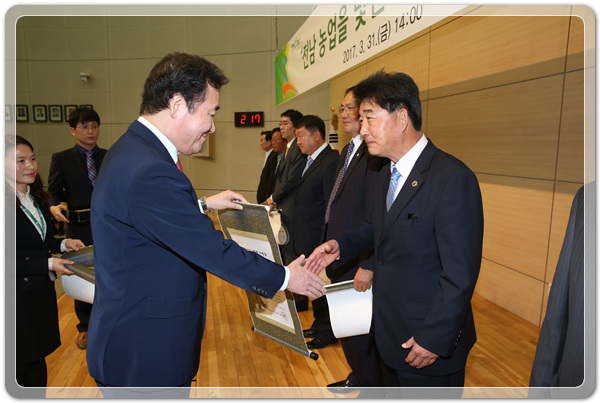 3e2fdfe3f3399aca931784e20d0efbf6_1494590